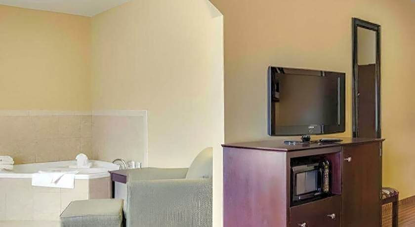 Quality Inn & Suites Slidell
