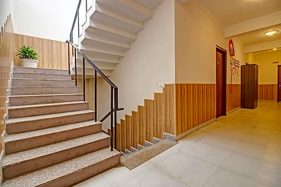 Super OYO Townhouse 702 Kachnar House Vikas Nagar – Lucknow, 