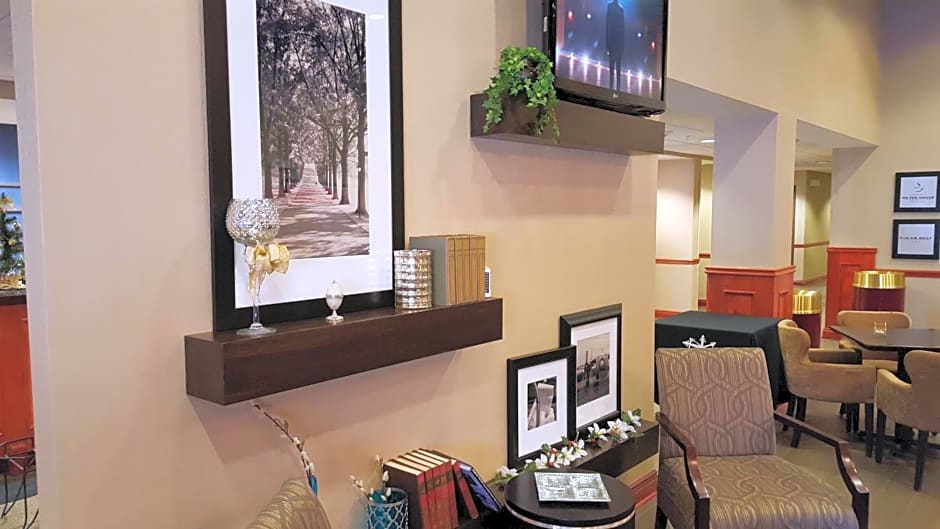 Hampton Inn East Aurora