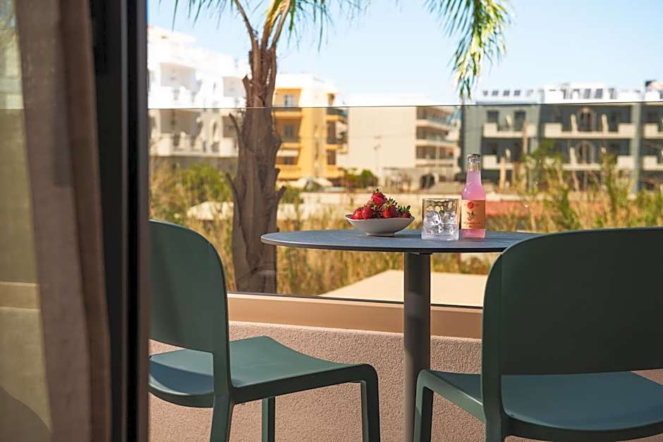 Cosmeen Lifestyle Boutique Stay