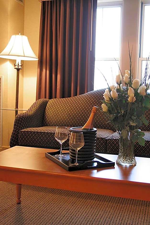 Ambassador Hotel Milwaukee, Trademark Collection by Wyndham