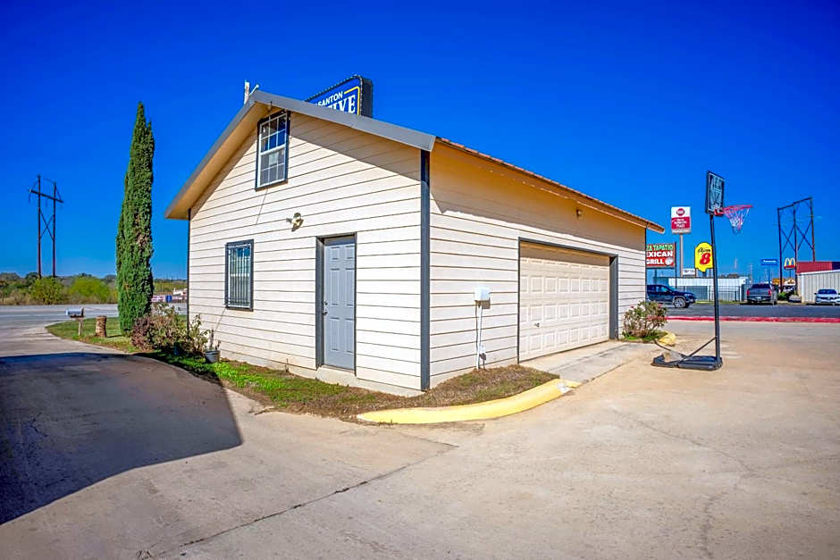 Pleasanton Executive Inn By OYO