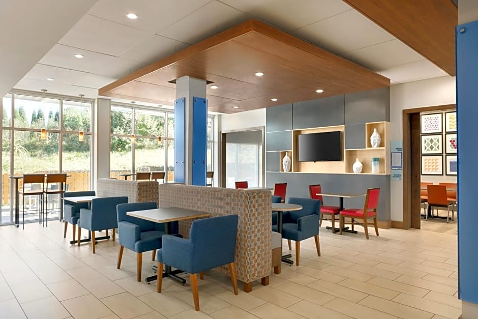Holiday Inn Express & Suites Salisbury, an IHG Hotel