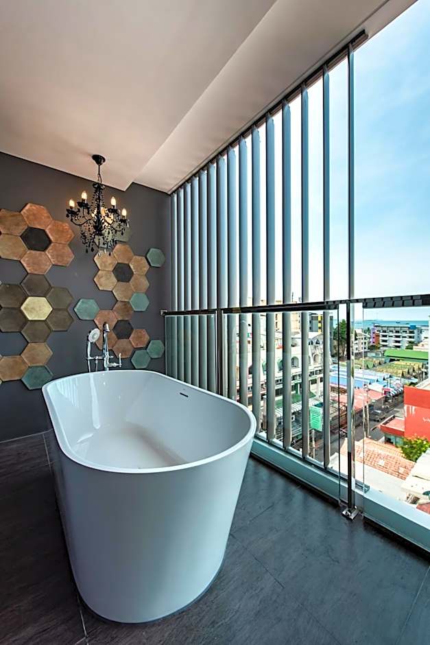 Blackwoods Hotel Pattaya - SHA Extra Plus