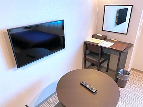 Small Twin Room - Non-Smoking