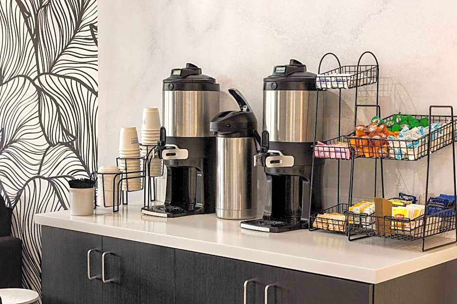 La Quinta Inn & Suites by Wyndham Lake George