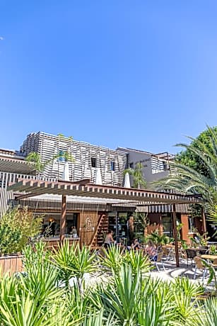 Hôtel les jardins du canal - piscine chauffée à 28 degrés - parking gratuit - garage - bornes électriques - accueil vélos et motos - kids friendly-solaire ecoresponsable