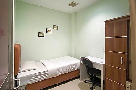 RedDoorz Hostel @ Finest Medan