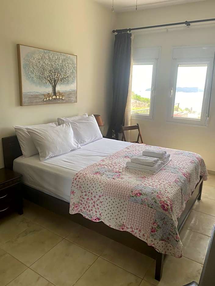 GoldenHill Studios&apartments
