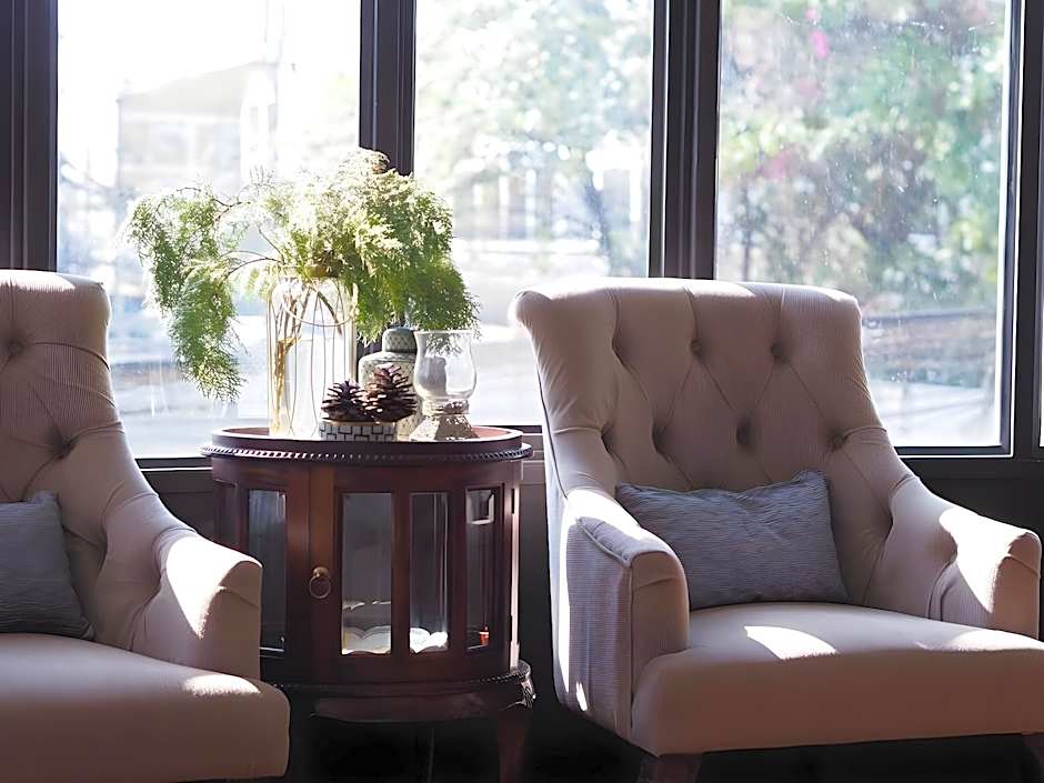 Bloom Boutique Hotel and Cafe