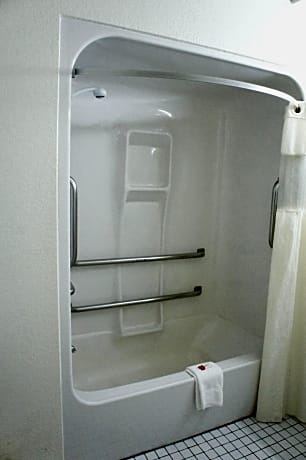 Queen Room - Disability Access/Non-Smoking