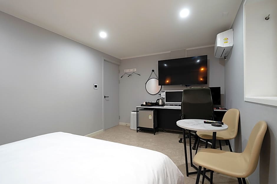 NINE HOTEL