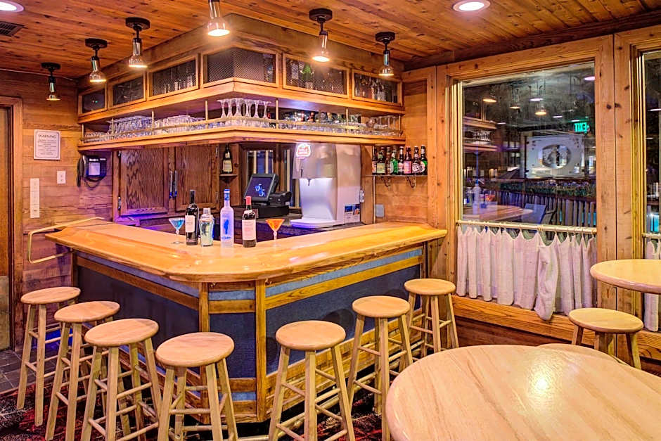 Station House Inn South Lake Tahoe, by Oliver