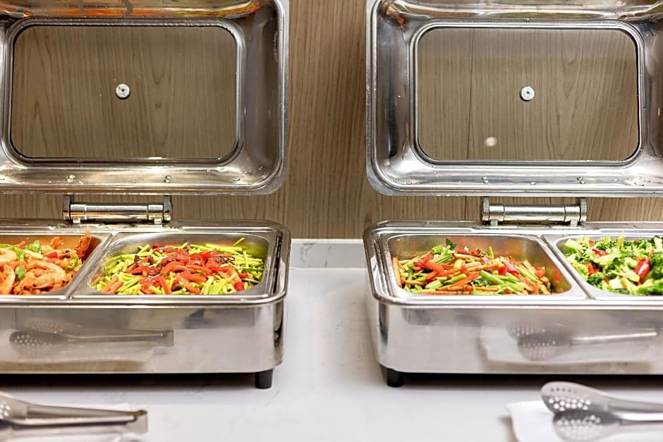 Rezen Hotel Urumqi High-speed Railway Station