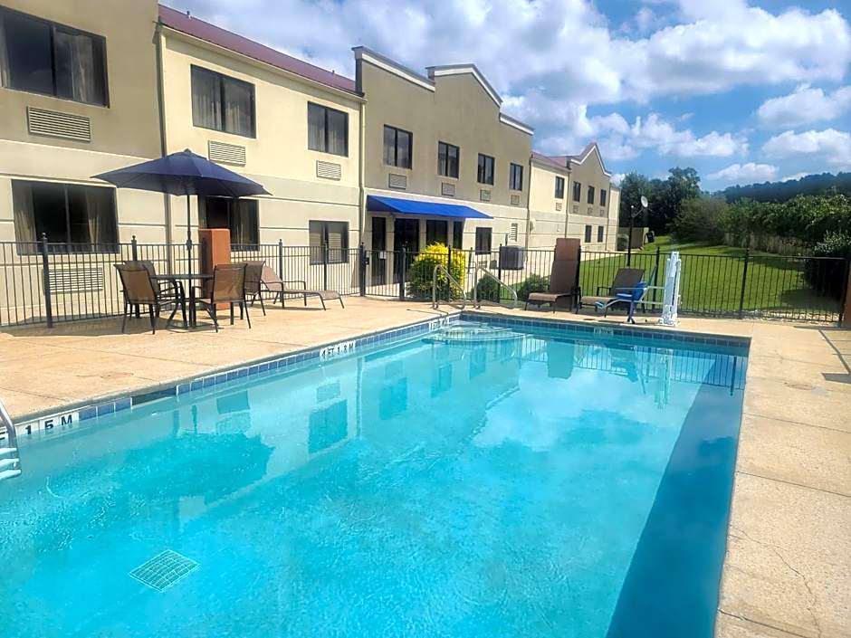 Comfort Inn & Suites Leeds I-20