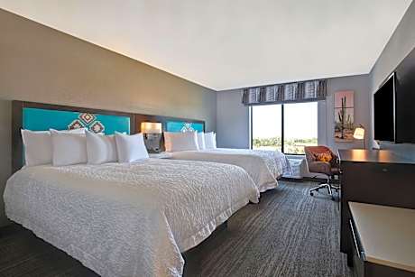 2 Queen Room Fridge And Microwave