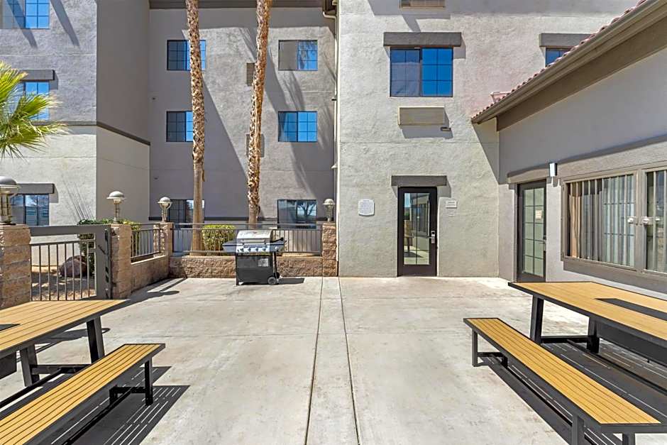 Best Western Hesperia-Victorville Suites
