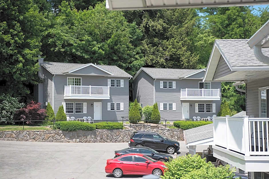 Americas Best Value Inn & Suites Lake George