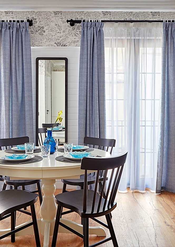 "Breeze" Aparthotel by Parrot`s House