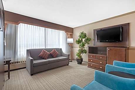 King Suite with Spa Bath - Non-Smoking