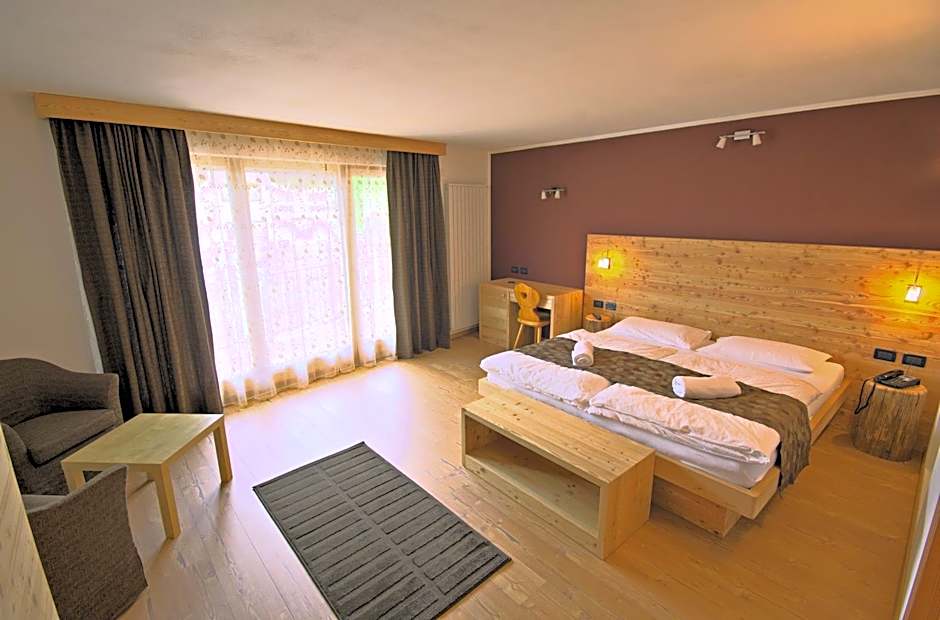 Arnica Mountain Hotel