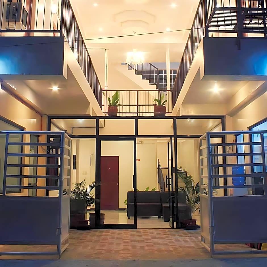 Luna Oslob Travellers Inn