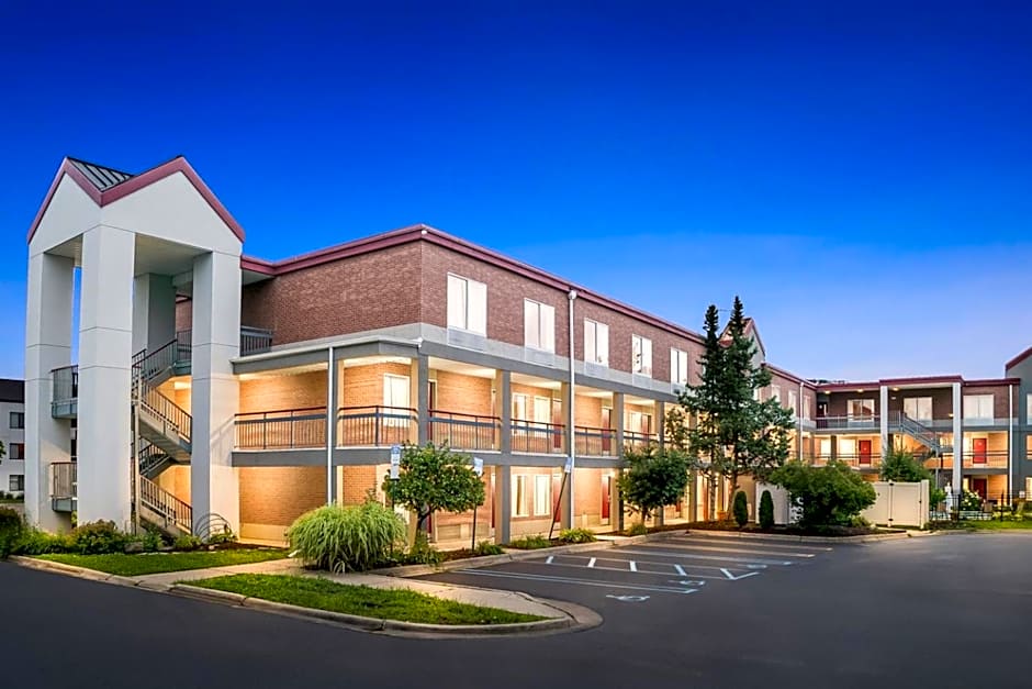 HomeTowne Studios Auburn Hills