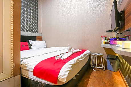 RedDoorz Plus @ Simpang USU Medan