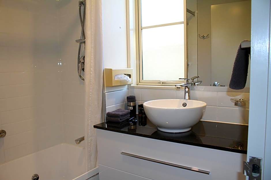 Birchwood Manor Motel