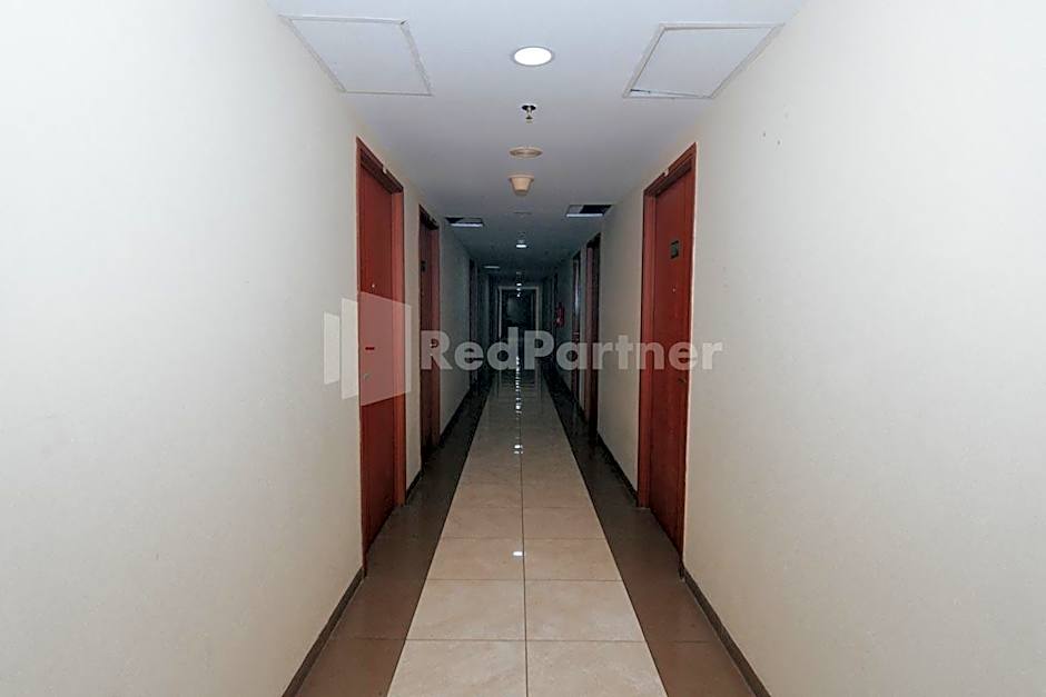 RedLiving Apartemen Green Lake View Ciputat Syafa Property Tower E