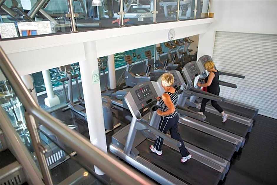 2 Bedroom Lakeview Lodge - Ensuite & Balcony Deck