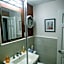 Perfect DTWN 2 Bed Condo with Cali King Bed and Gym