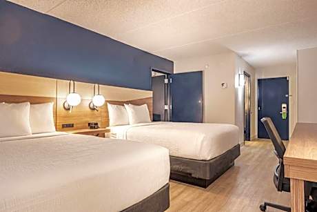 Studio with Two Queen Beds and Kitchenette - Non-Smoking