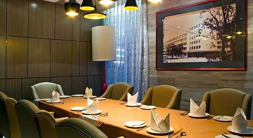 Easeland Hotel