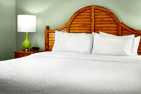 King Room with King Bed - Non-Smoking