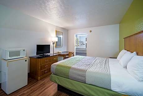 1 KING BED | MICFRIDGE NON-SMOKING