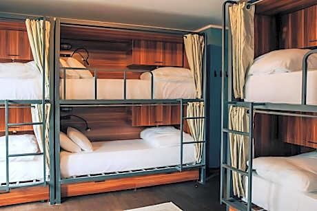 Bed in 6 Bed Mixed Dormitory