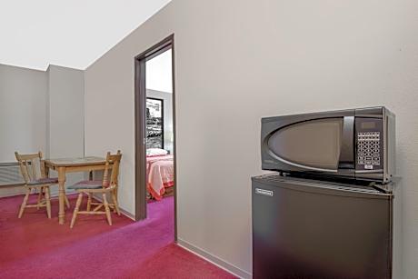 1 King Bed Mobility Accessible Room Non-Smoking