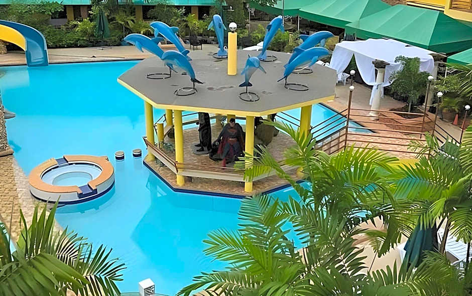 Moalboal Tropics