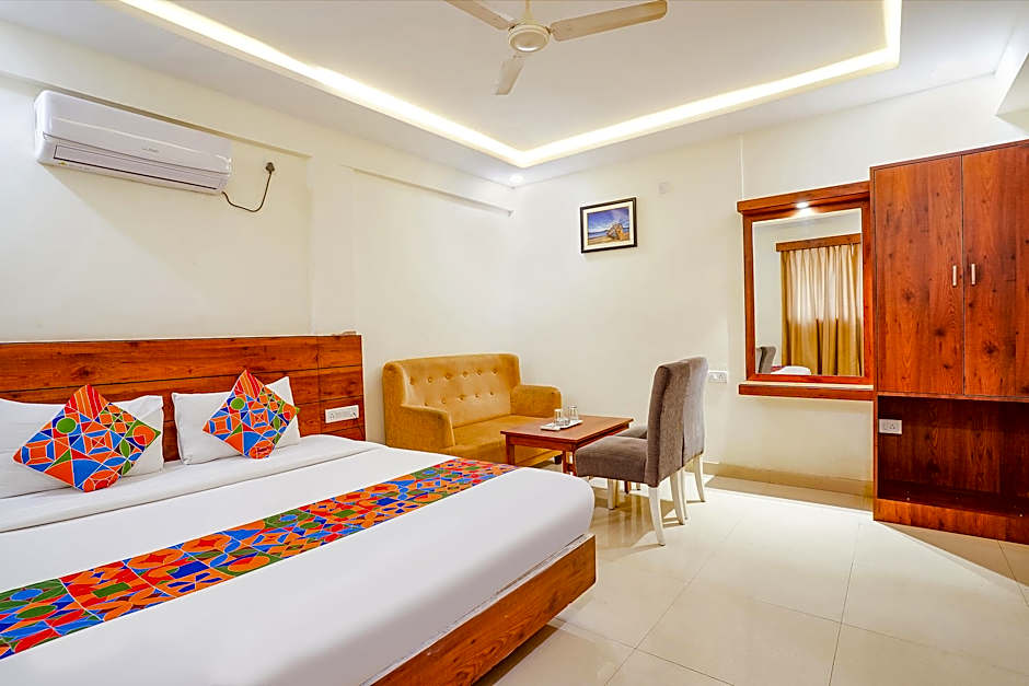 FabHotel Savi Inn - Nr. Mantri Square Mall