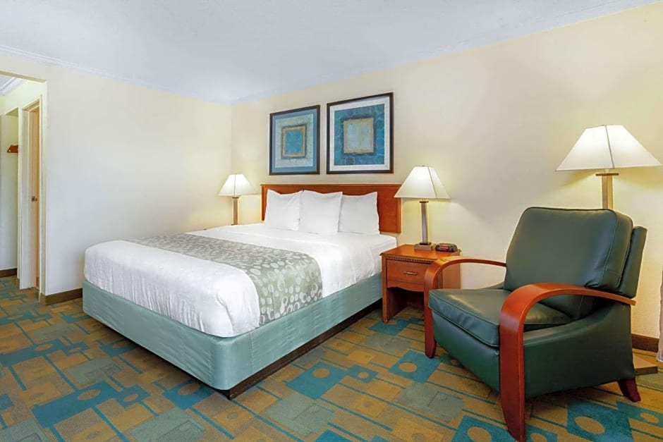 La Quinta Inn & Suites by Wyndham Chicago Willowbrook