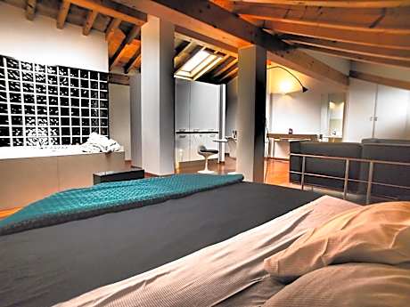 Deluxe Suite - Attic