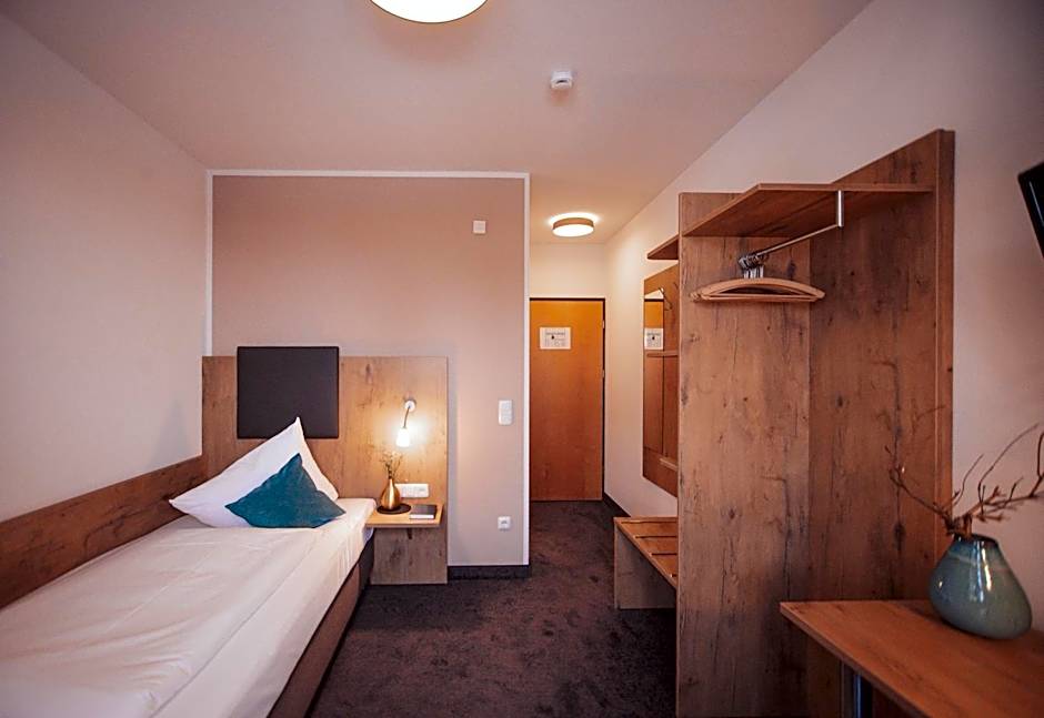 Hotel am Hachinger Bach by Blattl