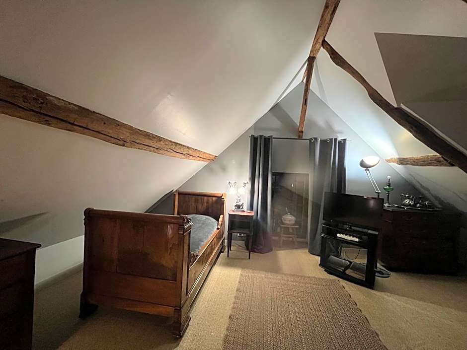 Petit loft de charme proche VERSAILLES SACLAY 30 mn PARIS jardin terrasse parking securisé