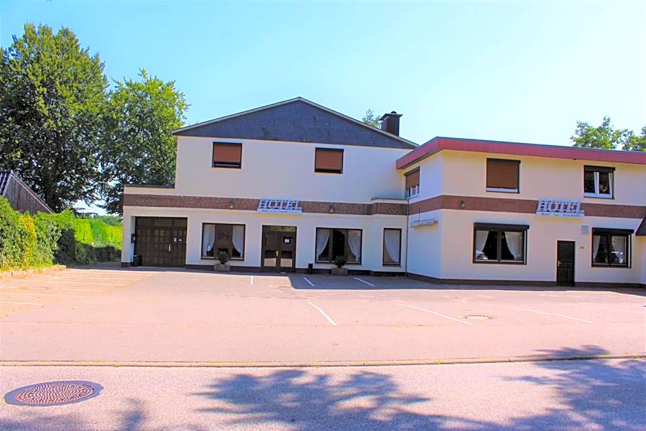 Hotel Alsterquelle 24h Check-in, Free Parking and WiFi