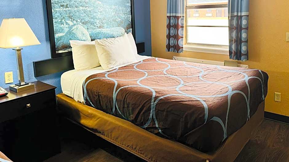 Super 8 by Wyndham Henryetta