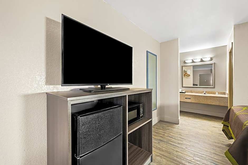 Super 8 by Wyndham Garysburg/Roanoke Rapids