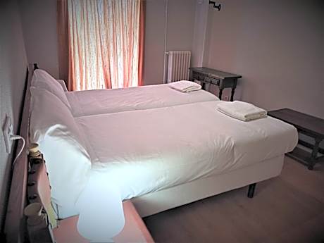 Standard Twin Room with Mountain View
