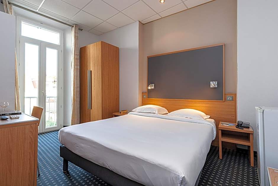 Modern Waikiki Hotel