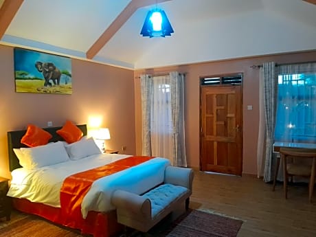 PENETY AMBOSELI RESORT